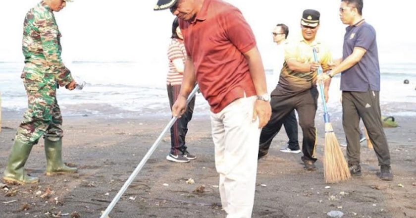 Jaga Kebersihan Pantai melalui aksi “Be-Pasih”