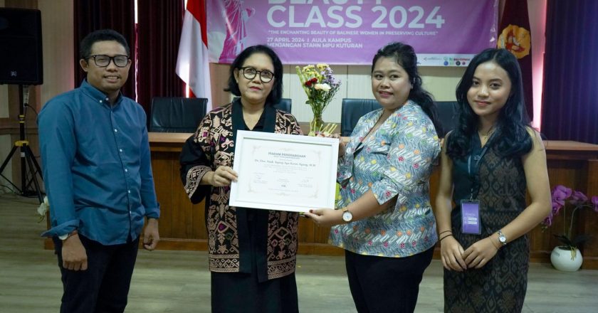 Satukan kecantikan dan Budaya, Mahasiswa Ilkom STAHN Mpu Kutaran Gelar Beauty Class