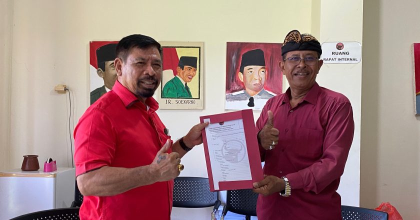 Siap Turun Dari DPR Provinsi, Rochineng Ambil form Bacabup Buleleng