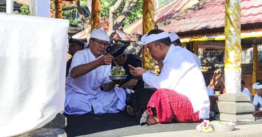 Sukrawan Bantah Sembahyang untuk Menarik Hati Keluarga Baleagung