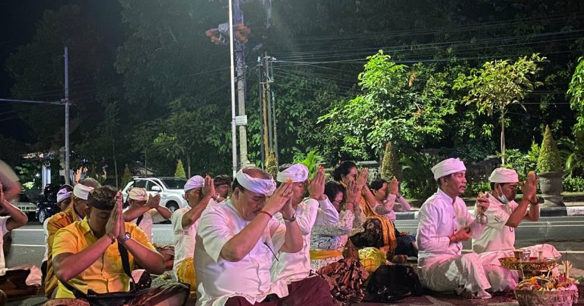 Jelang Pilkada, Paslon Tempuh Jalur Spiritual