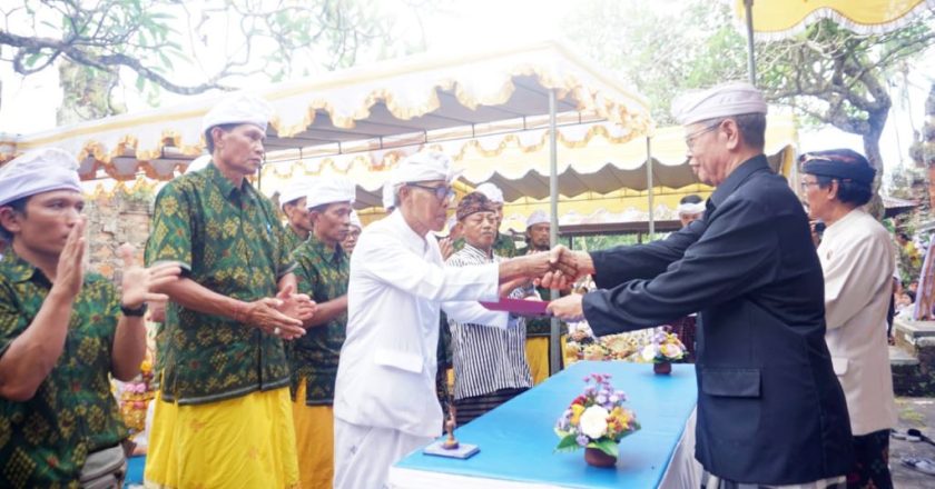 Jro Gede Carita Resmi Jabat Kembali Kelian Desa Adat Menyali