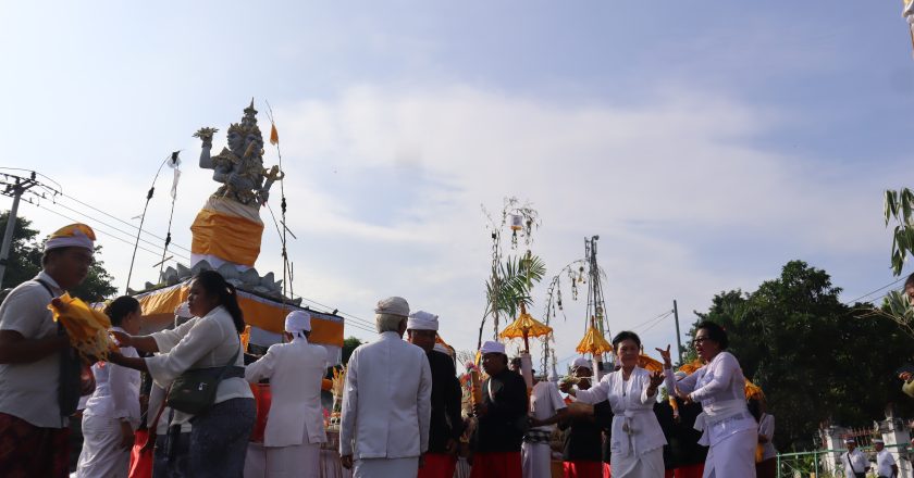 Bupati Himbau Umat Hindu Taati Catur Brata Penyepian