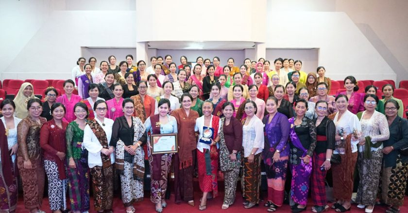 Gelar Talkshow Hari Kartini, DWP Undiksha Gaungkan Semangat Emansipasi Perempuan