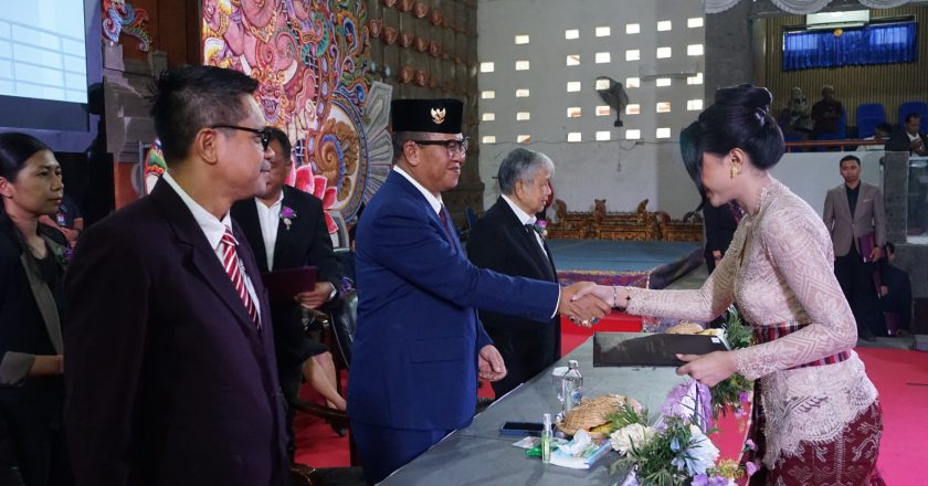 Undiksha Lantik 43 Dokter, Rektor Minta Jaga Marwah Almamater dan Jadi “Trend Setter”