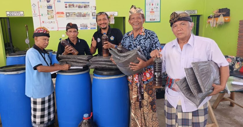 PKM Undiksha, Sulap Sampah Persembahyangan Jadi Ecoenzym