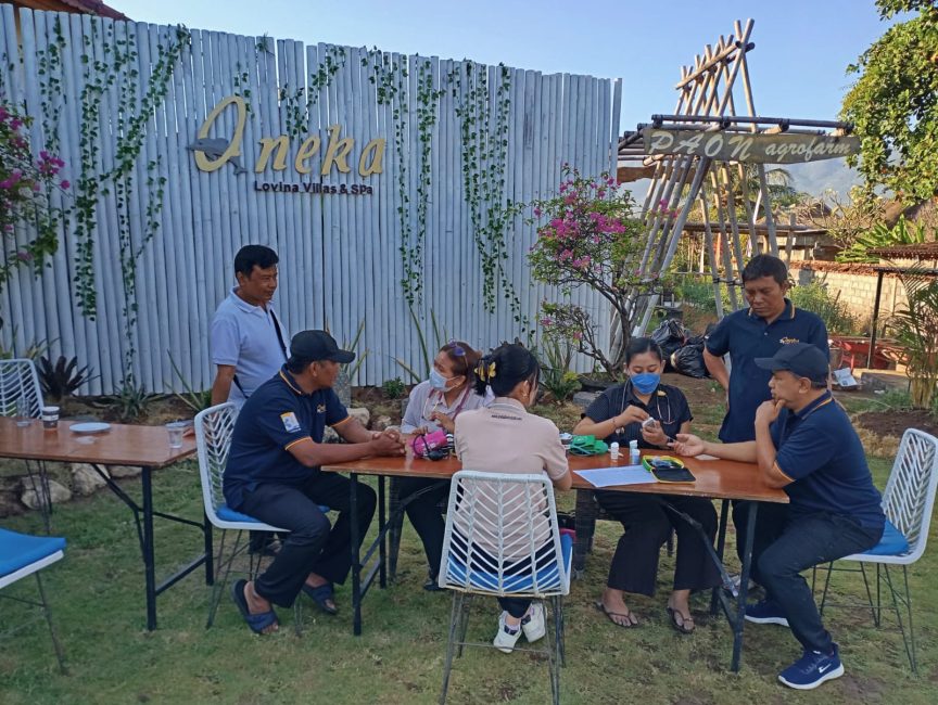 Bersih Pantai dan Cek Kesehatan, Awali Rangkaian HUT ke-31 Hotel Aneka Lovina