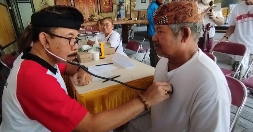 Tak Pasang Target, Safari Kesehatan Puskor Hindunesia Buleleng Fokus pada Kesehatan Umat
