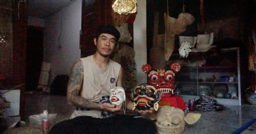 Yoga Suwendra, Menghidupkan Topeng di Tengah Gempuran Zaman