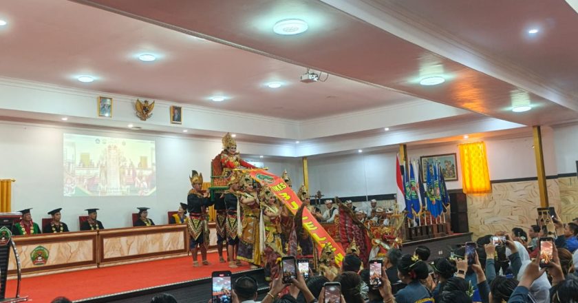 STIKes Buleleng Wisuda 512 Lulusan, Siap Bersaing di Dunia Kerja