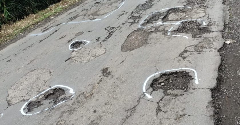 Jalan Gobleg – Dencarik Rusak Parah