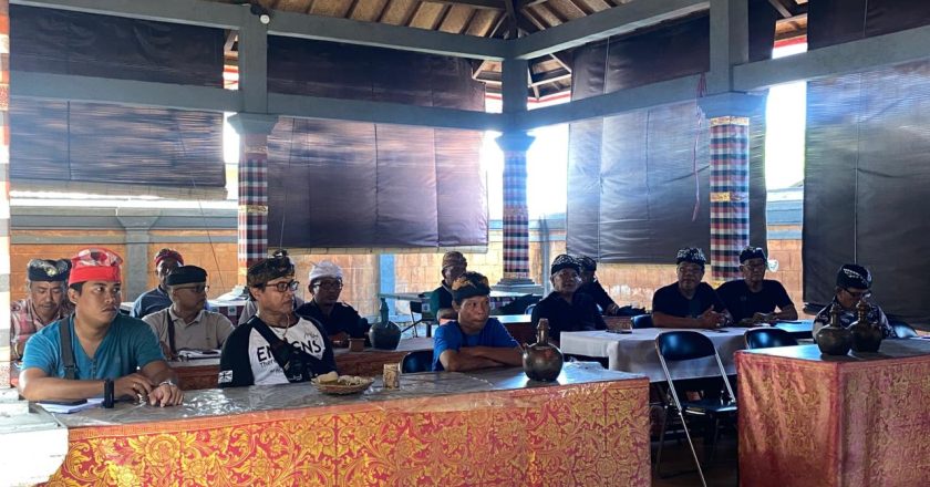 Desa Adat Buleleng Sosialisasikan Rencana Pengadaan Pakaian Pecalang