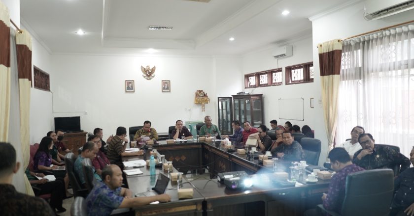 DPRD Buleleng Tekankan Penerapan Reward dan Punishment dalam Ranperda Penanggulangan Kemiskinan