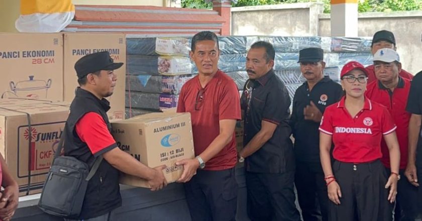 Peduli Korban Banjir, PDIP Buleleng Salurkan Bantuan dan Santunan