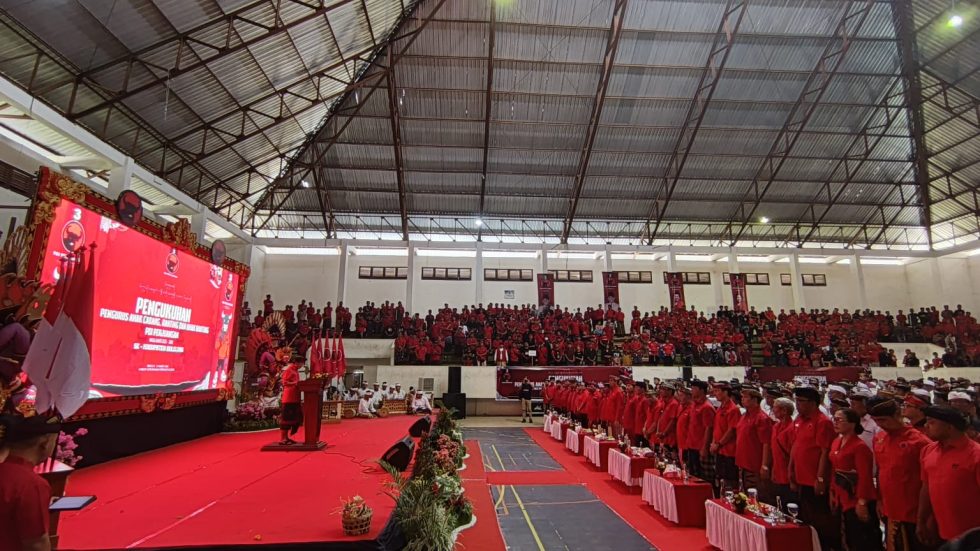 Koster Kukuhkan Ribuan Pengurus PDI Perjuangan Buleleng, Struktur Partai Kini Lengkap hingga Dusun