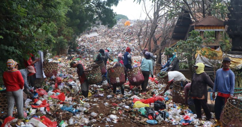 Tinjau TPA Bengkala, Wabup Supriatna Ajak Warga Mulai Pilah Sampah dari Rumah