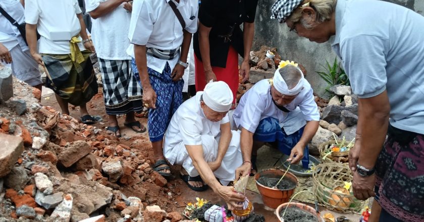 Rehab Pura Segara Buleleng Diawali Peletakan Batu Pertama