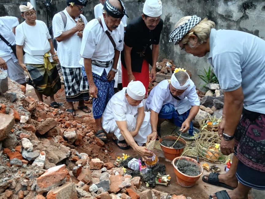 Rehab Pura Segara Buleleng Diawali Peletakan Batu Pertama