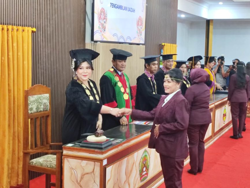 STIKes Buleleng Wisuda 146 Tenaga Kesehatan, Siap Kerja hingga Luar Negeri