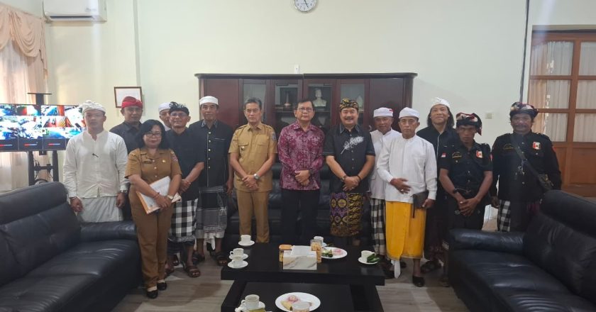 Panitia Panca Walikrama Hulun Danu Batur Songan Audiensi kepada Bupati Buleleng