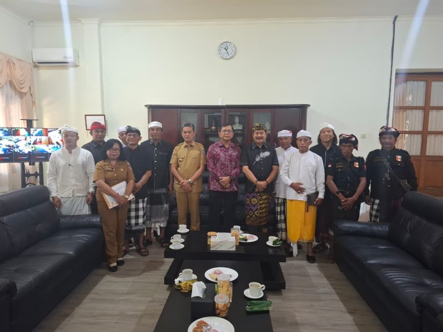 Panitia Panca Walikrama Hulun Danu Batur Songan  Audiensi kepada Bupati Buleleng